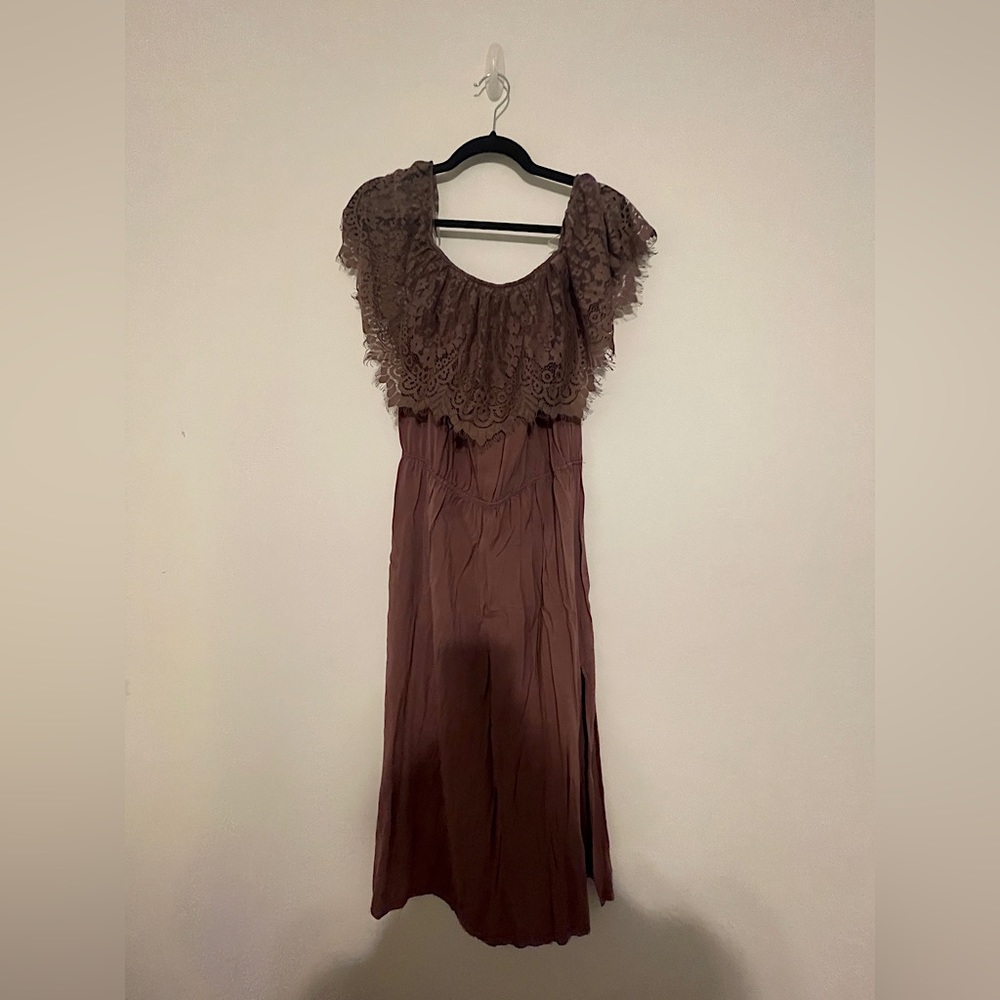 J for justify dress in Large! Can be worn strapless or off the shoulder